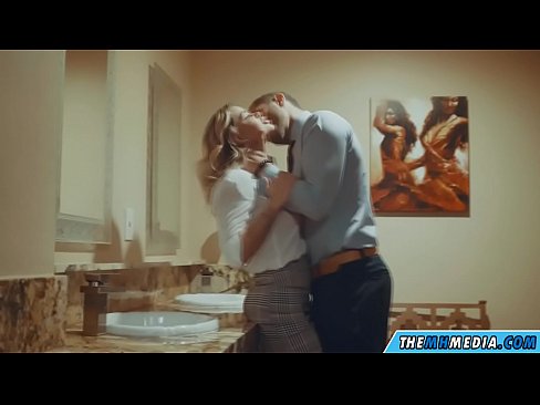 ❤️ Když vás na veřejných záchodcích svádí prsatá blondýna. ☑ Porno fb u nás ❤